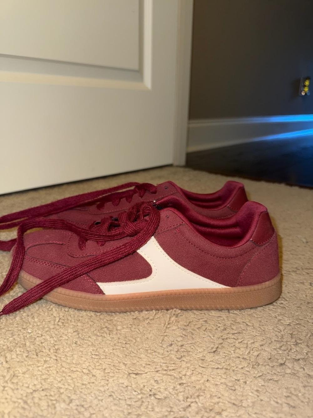 Maroon Casual Sneakers with White Side Stripe
